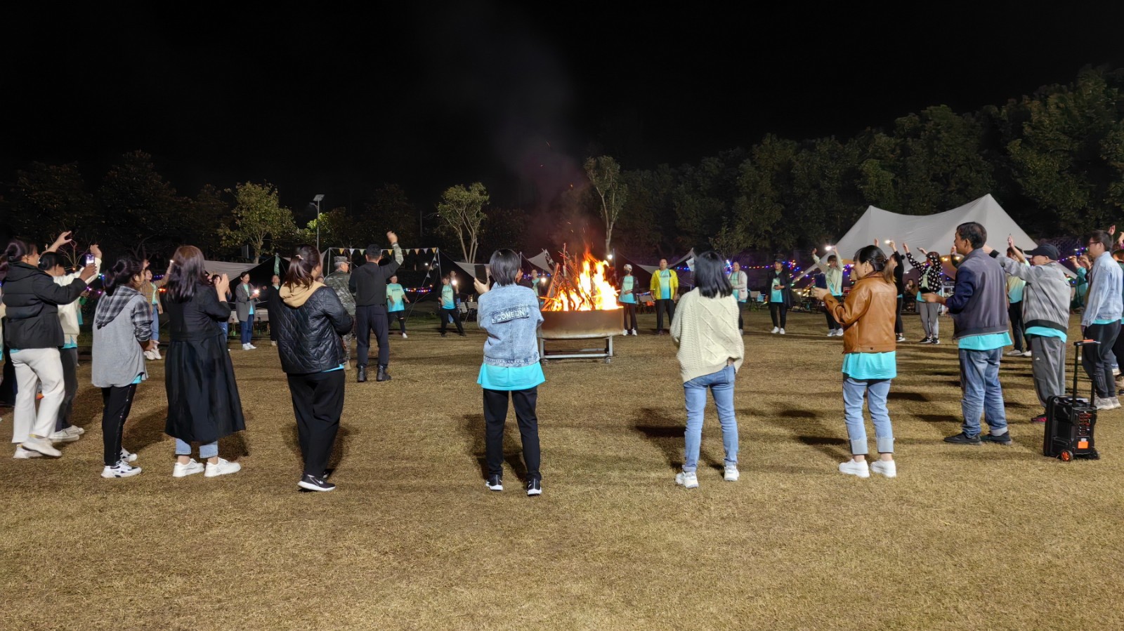 1697682394969032.jpg 篝火.jpg